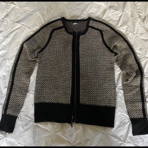 Sweater - Picture 1 of 3